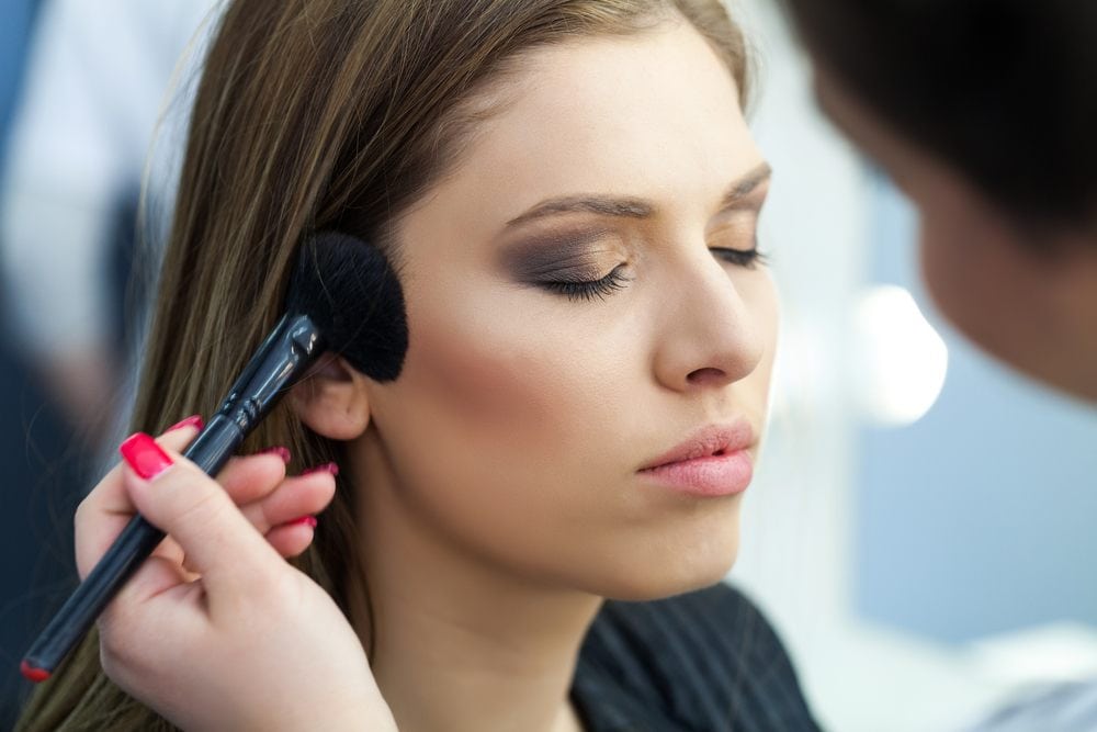 7 Tips to Prevent Oily Highlight & The Best Highlighter for Oily Skin